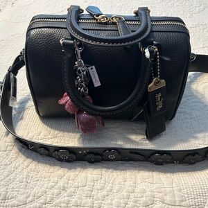 COACH 1941 Ruby 25 w/ Novelty Strap Tea Rose Black & Pink glitter tea rose charm